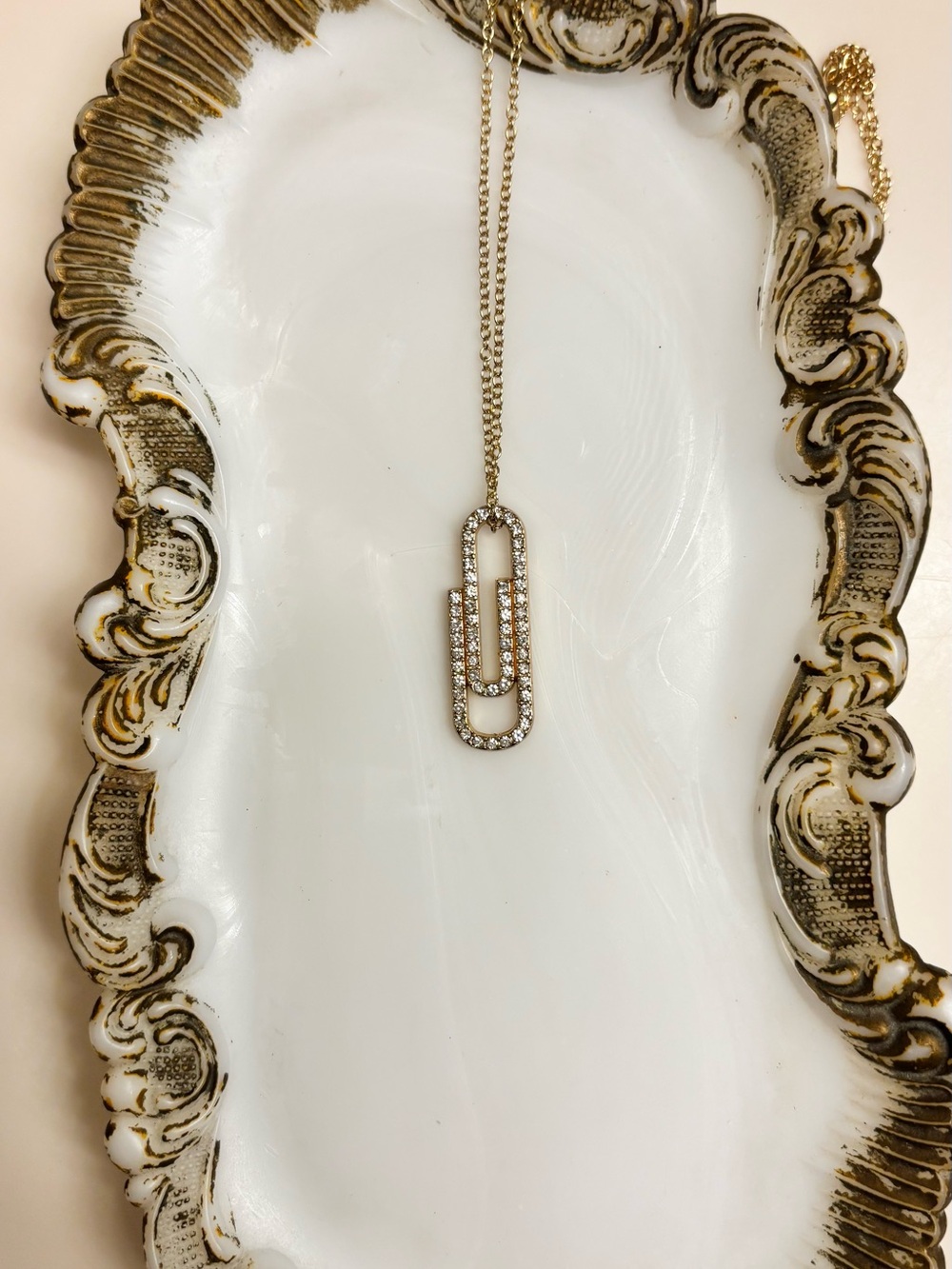 Gorgeous Rhinestone Paperclip Pendant Necklace is NWOT